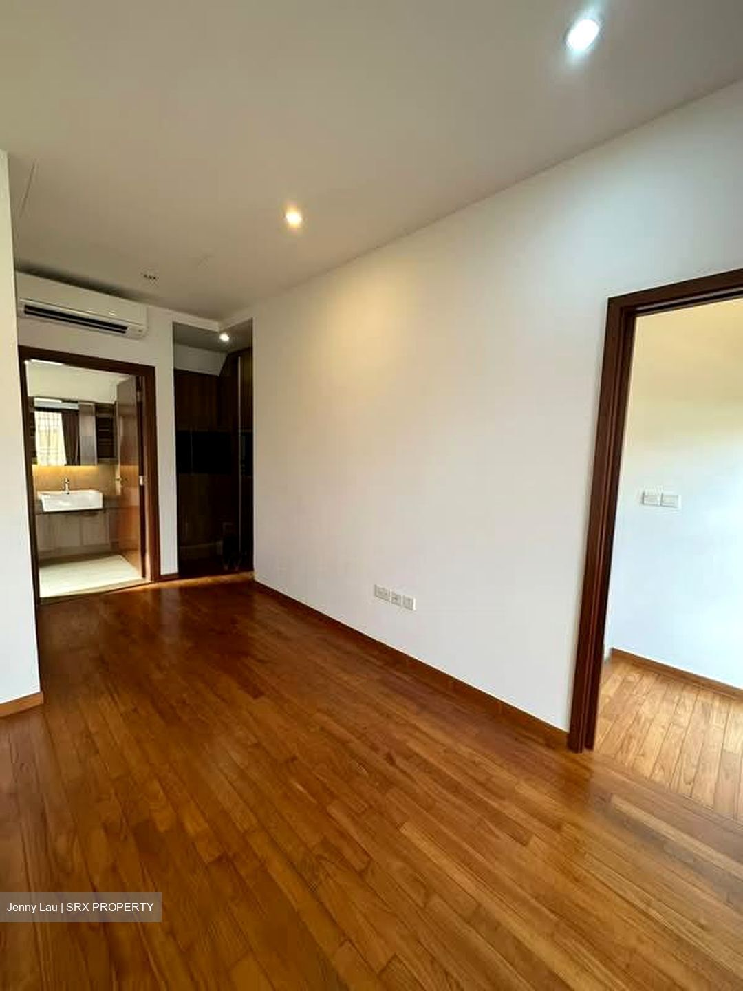 Holland Link (D10), Terrace #577696191